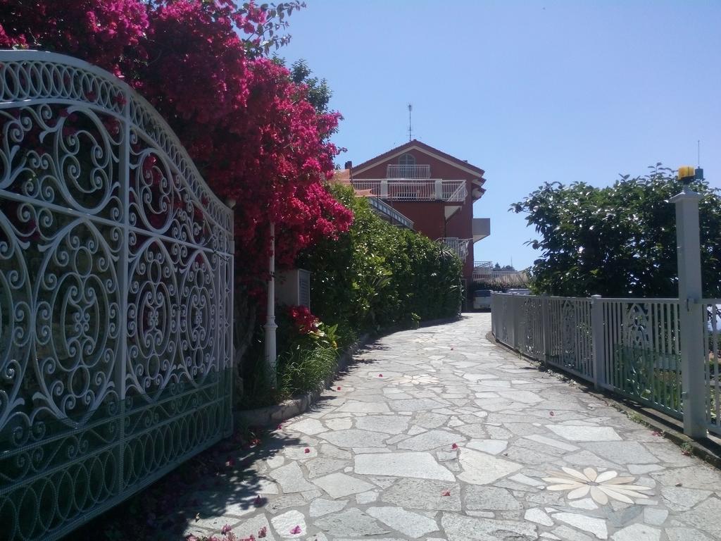 Agriturismo La Rocca San Bartolomeo Al Mare Eksteriør billede